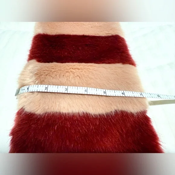 MOVING SALE | New Women’s Urban Outfitters Pink Faux Fur Scarf/Wrap, One Size - Picture 3 of 4